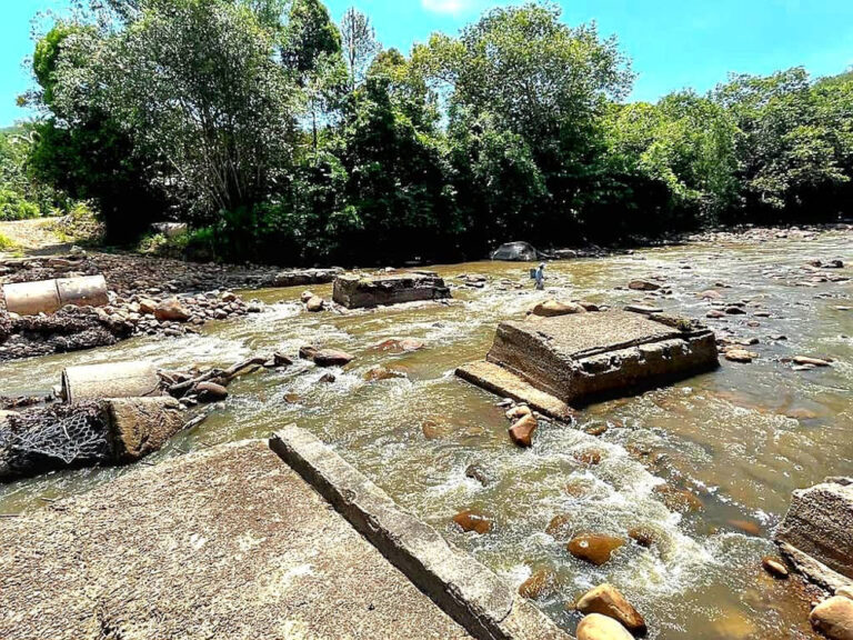 Sabah community leader urges Public Works Dept, concession companies to rebuild flood-damaged bridge at Kampung Mendulong
