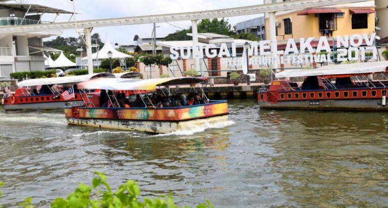 Melaka River Cruise boat service halted due to high water level of Sungai Melaka