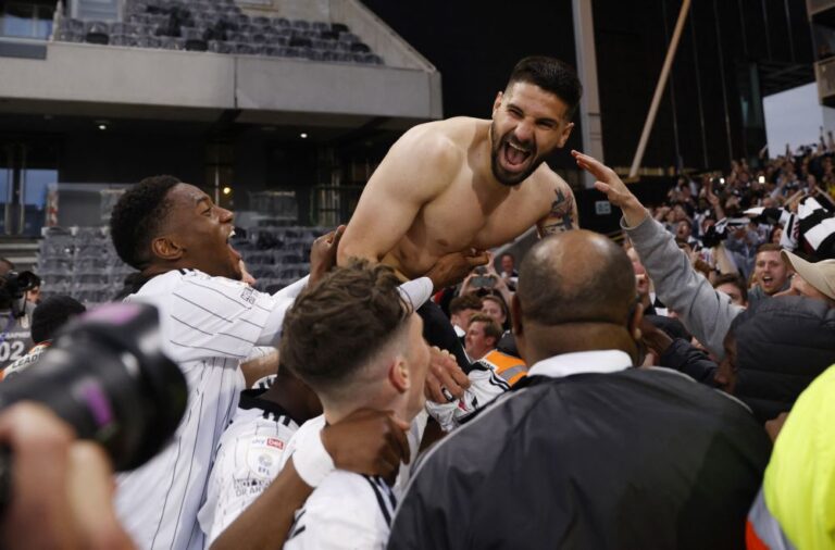 Record-breaking Mitrovic sinks Luton as Fulham win Championship