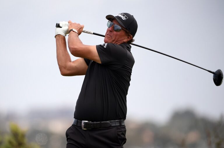 Reigning champion Mickelson withdraws from PGA Championship