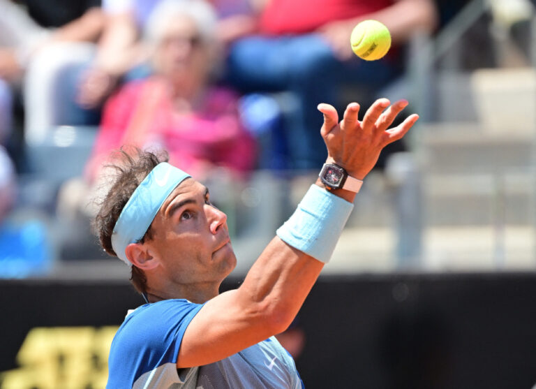 Nadal eases past Isner into Rome last 16