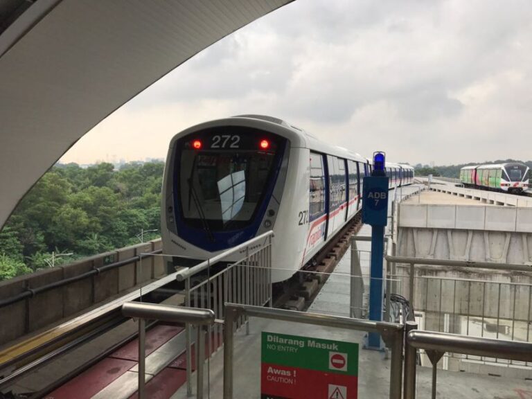 Morning commuters lash at RapidKL over train service disruption