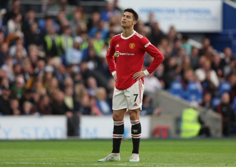 Beckham hopes Ronaldo stays on at Man United