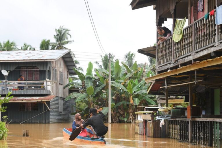Sabah floods: 1,958 evacuees housed at 17 shelters in Tenom, Beaufort