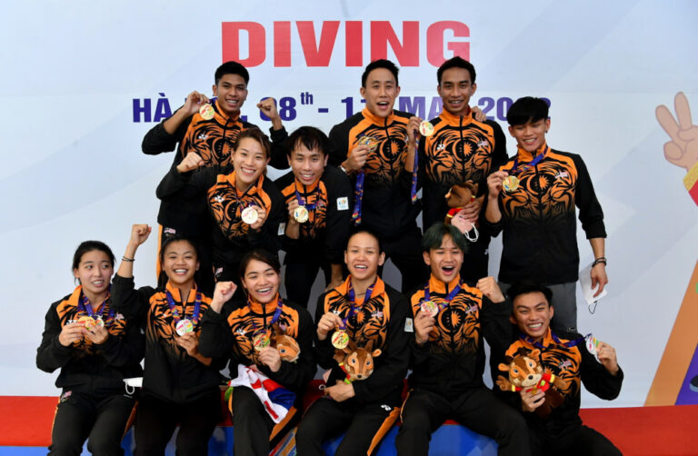 King, Queen congratulate diving squad over performance at 31st SEA Games