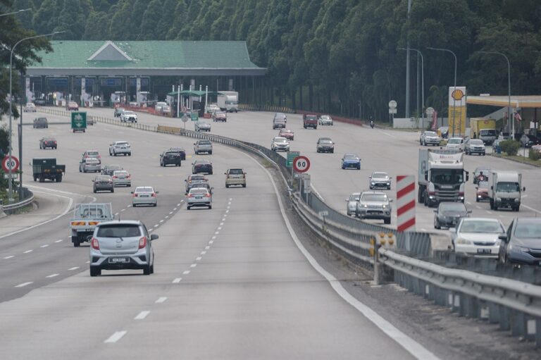 Smooth traffic on major highways on third day of Raya