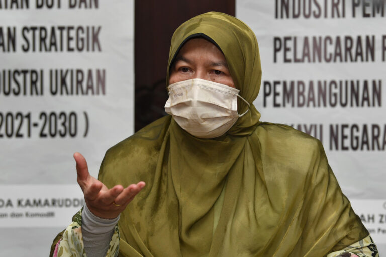 Zuraida: Glove manufacturers should switch focus onto non-medical industries