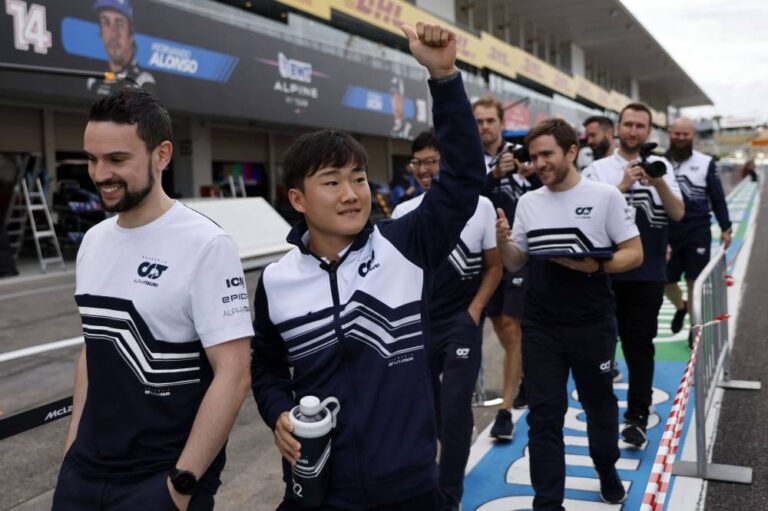 Tsunoda given hero’s welcome ahead of Japanese Grand Prix