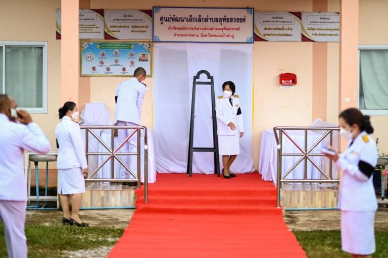 Thai king to visit nursery shooting survivors