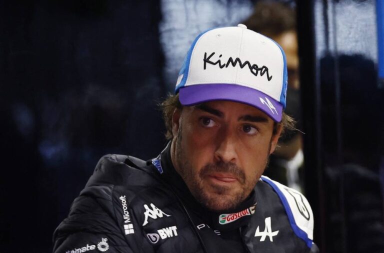 Alonso fastest in wet Japanese first practice, Verstappen sixth