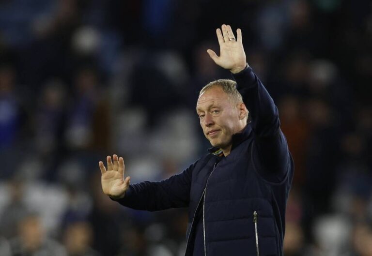 Nottingham Forest boss Cooper signs new deal despite struggles