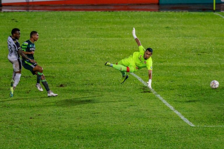 Tchetche hat-trick helps Terengganu FC down Melaka United