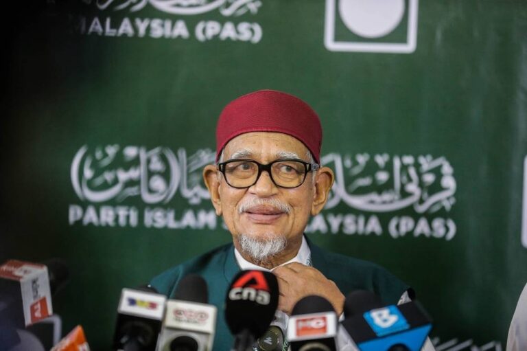 After dithering on GE15 partner, Hadi Awang says PAS won’t choose Umno or Bersatu after all