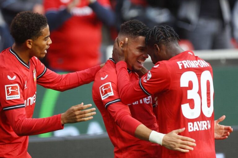 Leverkusen crush Schalke 4-0 in winning debut for coach Alonso