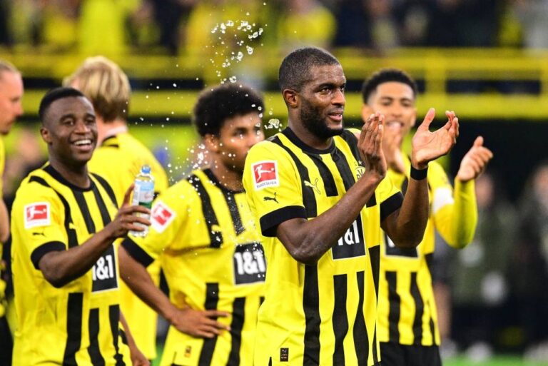 Dortmund snatch Bayern draw with with last-gasp Modeste equaliser
