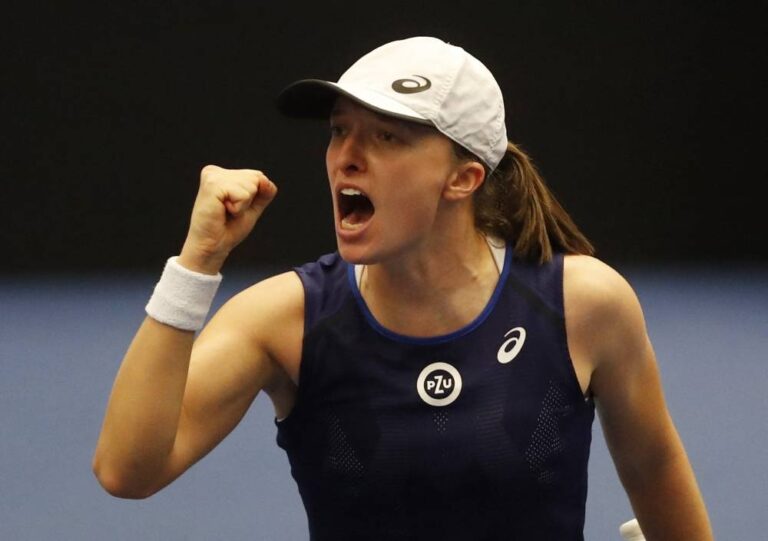 Swiatek into Ostrava final with 60th win of 2022