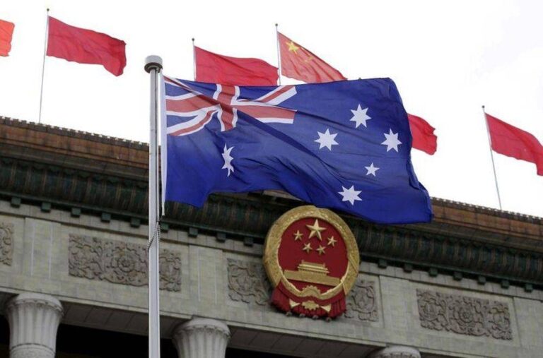 Australian defence projects billions over budget, decades late