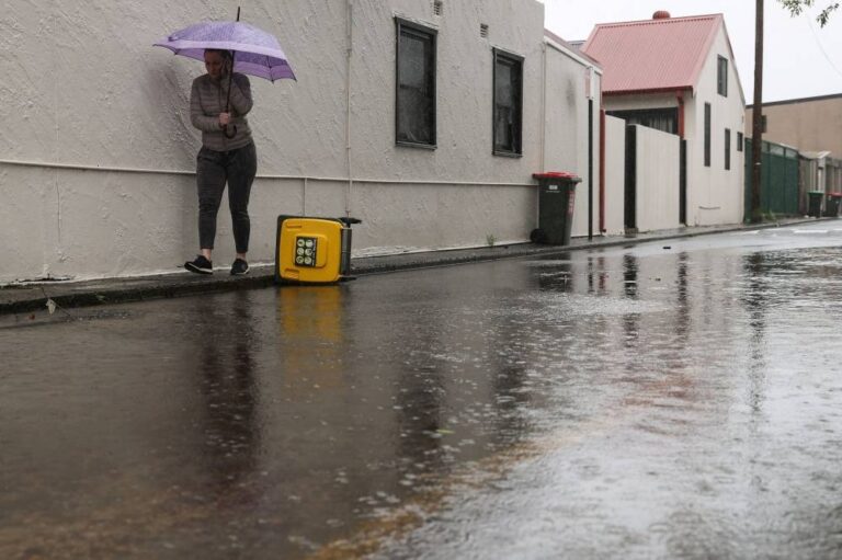 Heavy rain eases in Australia’s east, flood threats remain