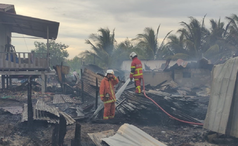 Sabah Fire and Rescue Dept: Blaze leaves 200 homeless, destroys 43 houses in Kudat