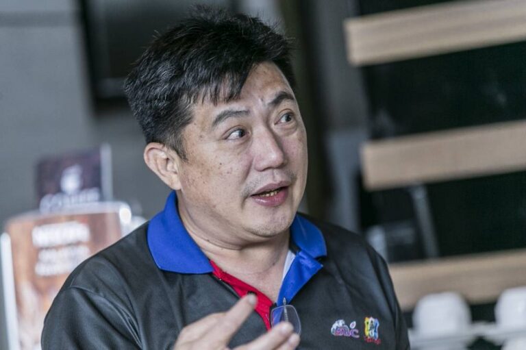 Meet badminton idols like Ewe Hock, Foo Kok Keong, Ng Mee Fen and Goh V Shem at the Piala KTS Challenge Trophy