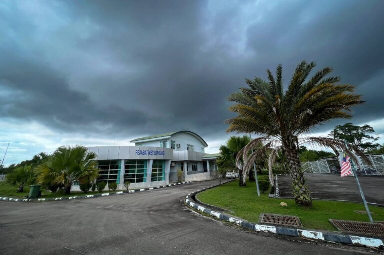 MetMalaysia issues warning of heavy rain, strong winds in Kedah, Kelantan, Terengganu and Sarawak