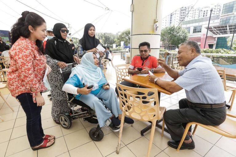Why neurobiologist ‘Dr Ecah’ is leaving the comfort of her lab for a stab at Putrajaya this GE15