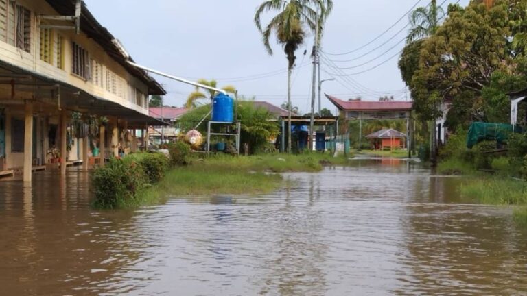 Flash floods hit residential areas near Limbang