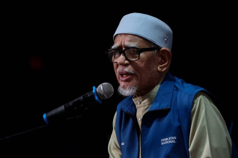 Report: Hadi says no need for asset declaration, showing good character is enough