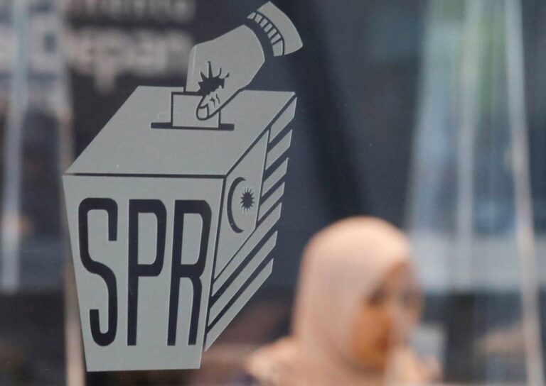 EC tells Anwar to report alleged military vote buying in Bera to MACC