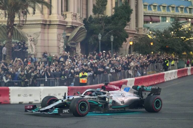 Mercedes F1 team suspends partnership with cryptocurrency exchange FTX