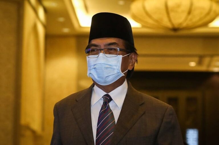 Musa Aman shows up on BN campaign trail, moots Rahman Dahlan as DPM potential