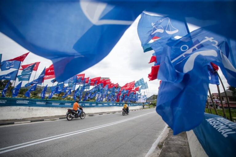 After Anwar’s giant banner unveiled, Ahmad Faizal says doesn’t need big posters to get voters’ attention