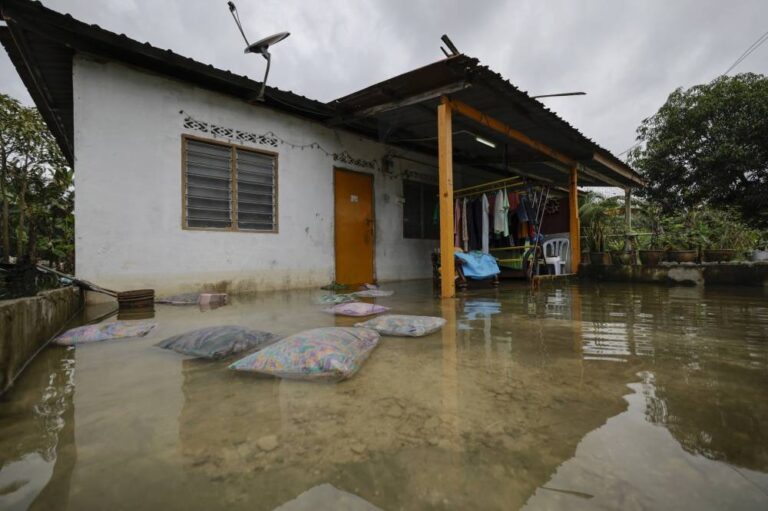 Floods: 1,817 victims relocated to 22 relief centres in six states, reports Nadma