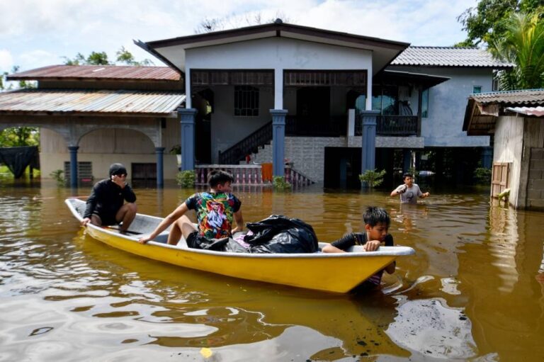 Flood evacuee tests positive for Covid-19 in Kelantan