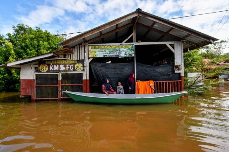 Total number of flood victims in six states stands at 2,633 with increase in Kelantan, Johor and Perak