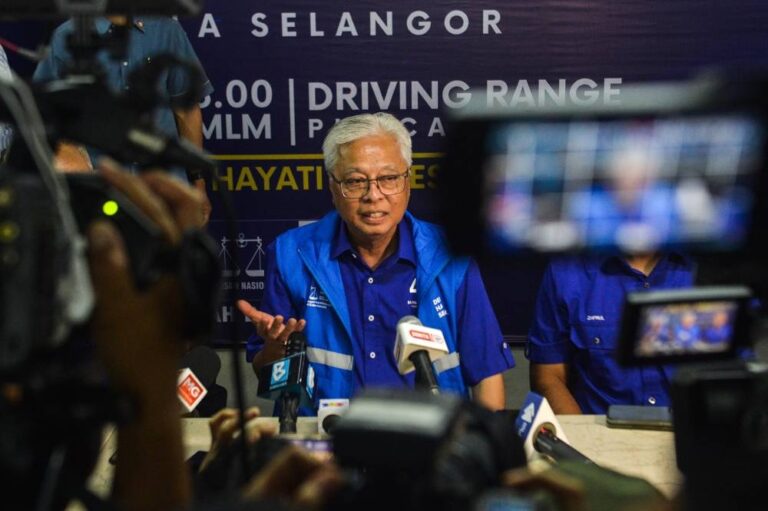 GE15: Ismail Sabri calls on early voters to choose wisely