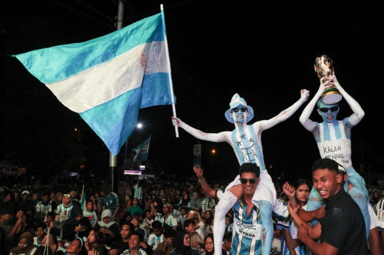 Messi inspires Argentina great escape over Egypt, sets stage for Switzerland showdown