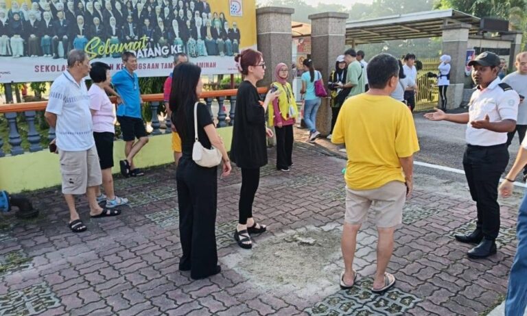 No ban on shorts at polling stations, says EC after voter allegedly stopped in Skudai