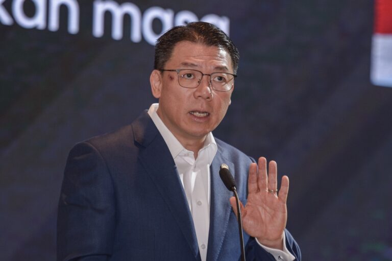 Nga Kor Ming stands by pledge to resign over Najib issue as Puad challenges him to quit Cabinet