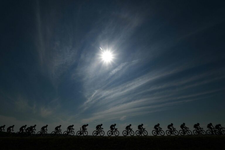Tour de France riders battle suffocating heat