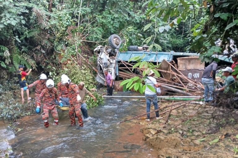 Driver survives but attendant dies as lorry carrying spare parts plunges 40 metres into Kapit ravine