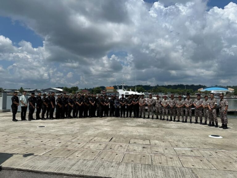 Marine Police join MMEA as 190 inmates moved from Miri to Limbang in tense 3.15am sea convoy