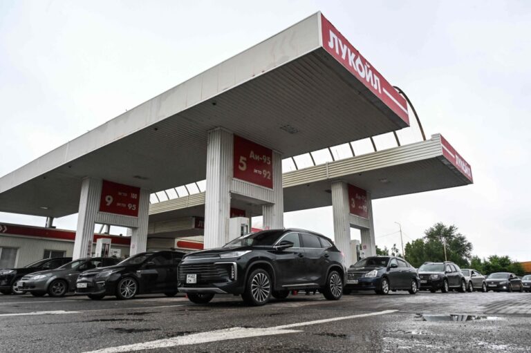 No fuel, no patience: Vologda queues show war’s bite on Russian daily life