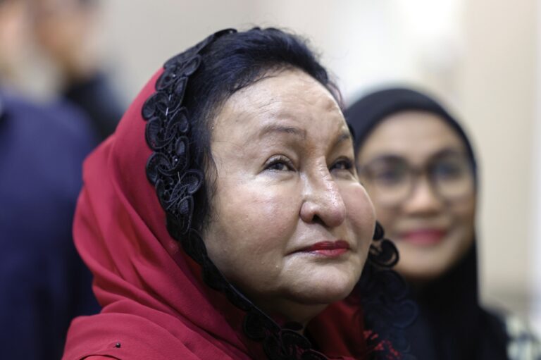 Najib to undergo procedure to remove plaque near blood vessel, says Rosmah