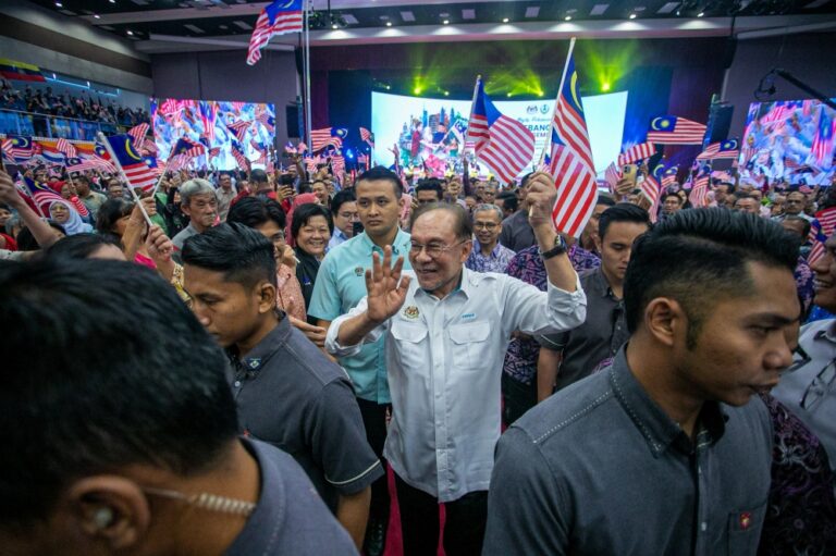 Campaign freely, but don’t cross the line, Anwar tells ministers and govt leaders