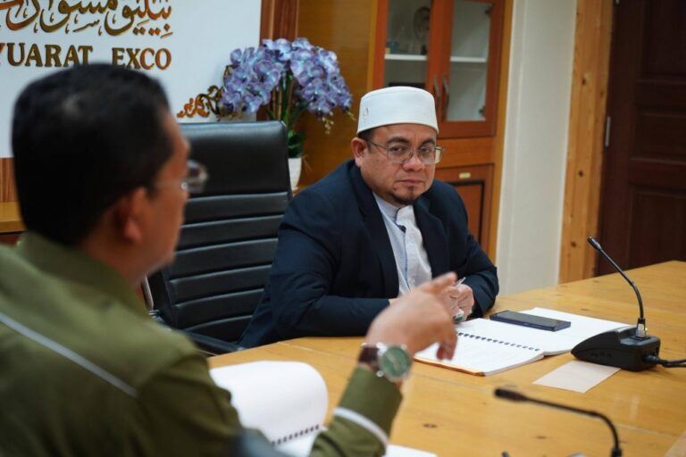 Four illegal houses demolished in Tanah Merah as Kelantan cracks down on land encroachment