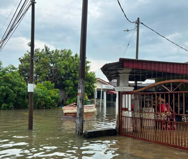 Third flood relief centre opens in Melaka as number of evacuees rises