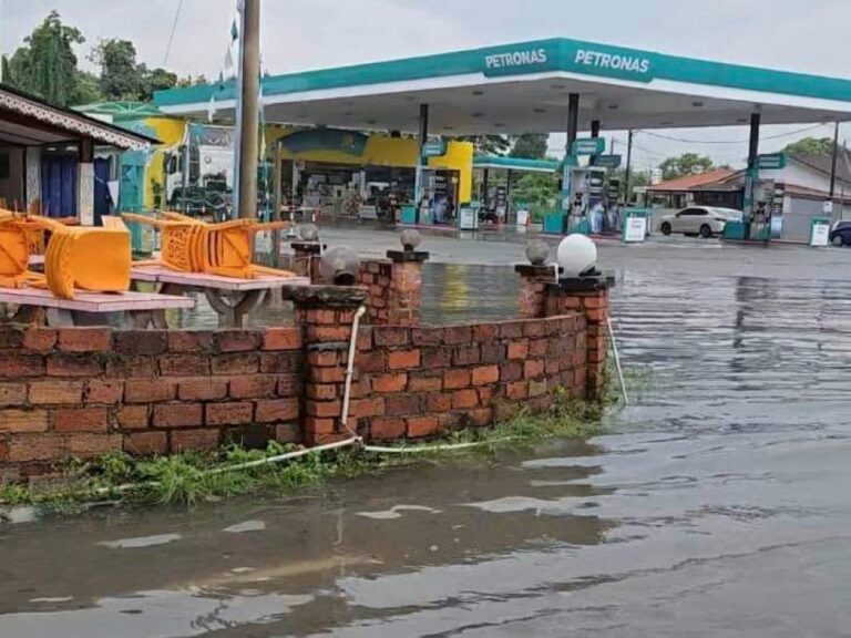 Temporary shelters house families in flood-stricken Melaka Tengah and Jasin