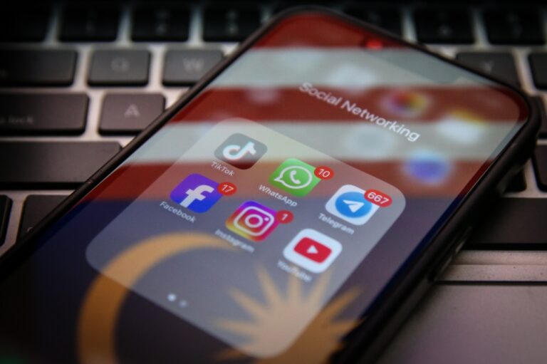 Philippines considers Australia‑style social media ban for minors after deadly school shooting