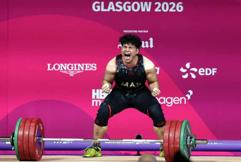 Malaysia’s golden boy Mohamad Syahmi edges Canadian rival by one kilo in dramatic Commonwealth triumph